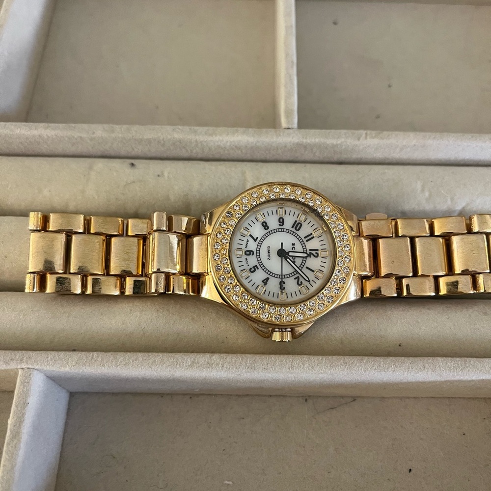 Elegant Gold Women's Watch